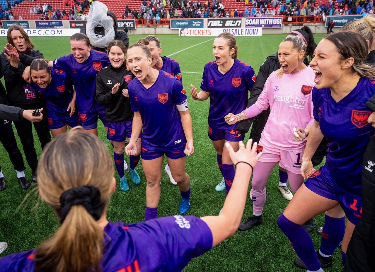 thumbnail_TeamCelebration
